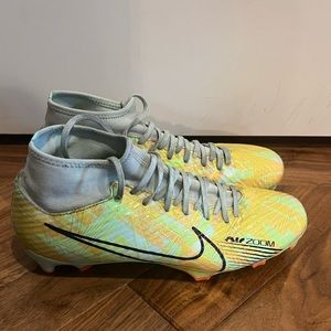 Girls outdoor soccer cleats gently used half a season. Size 7.5